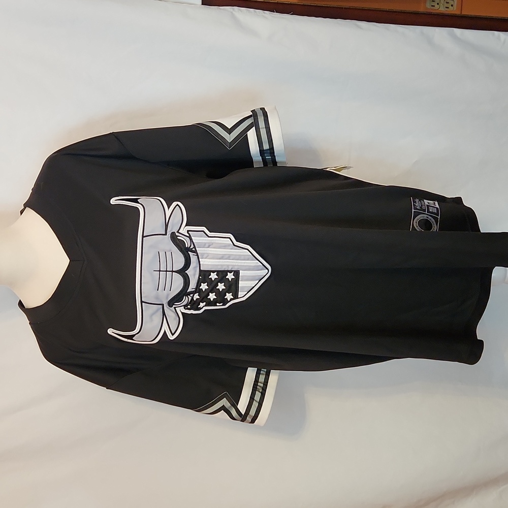 New With Tags Men's Chicago Bulls, Short Sleeve jersey